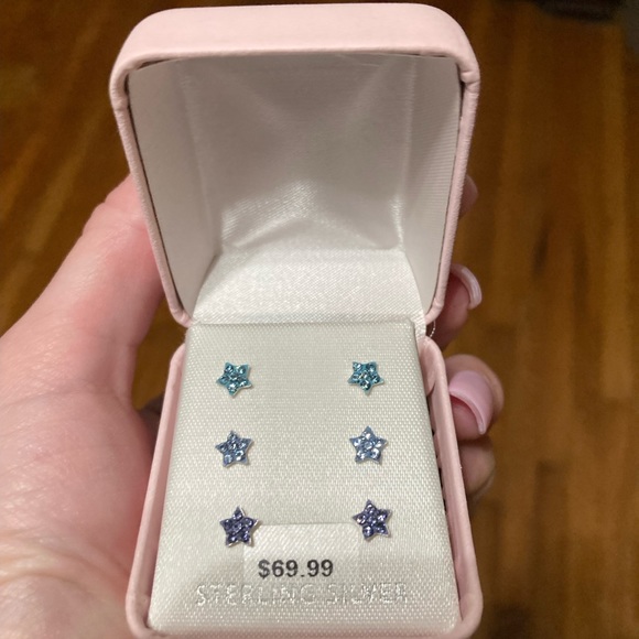 New with tags and box sterling silver 3 pairs of sterling silver earrings - Picture 2 of 4